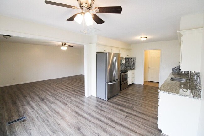 Foto del edificio - 3200 S Rankin St