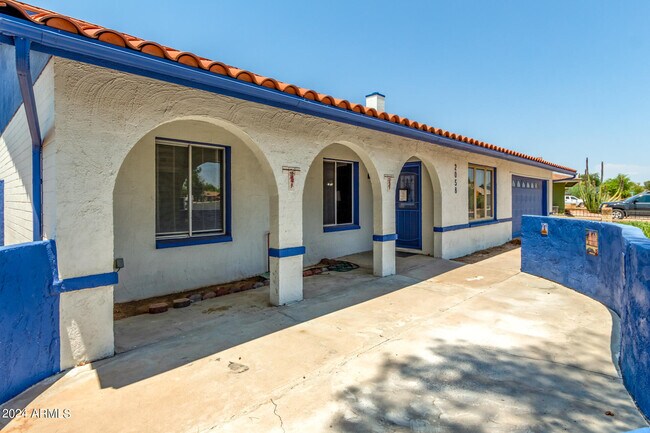 Building Photo - 2058 E Oxford Dr