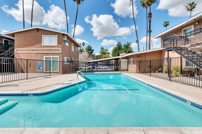 Foto del edificio - Minutes From UC Riverside. Large 1 bedroom...