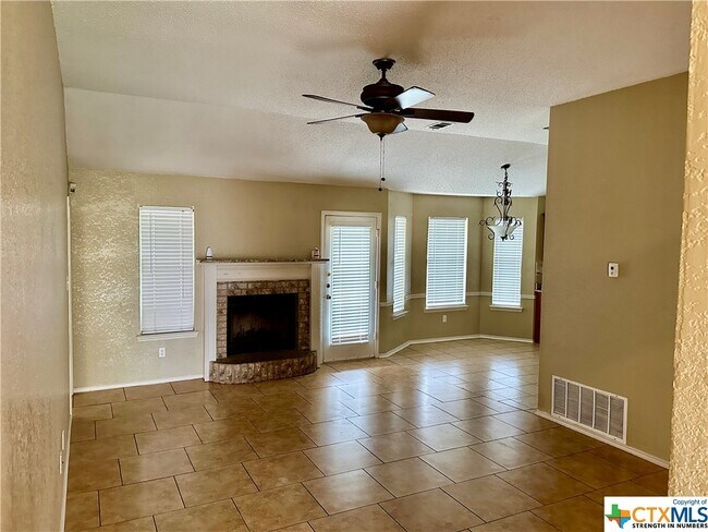 Building Photo - 2207 Waterfall Dr