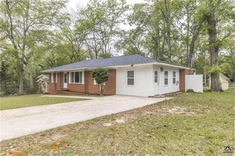 Building Photo - 203 Woodland Dr Building Photo - 203 Woodland Dr