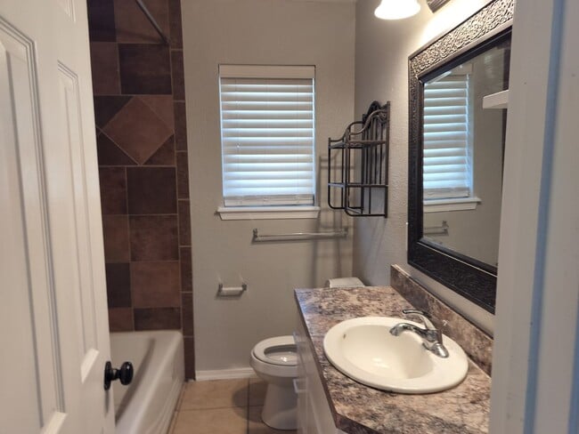 Photo - 3 Bedroom, 1 bathroom house in Edmond, OK with central heat and air