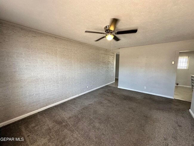 Building Photo - 10020 Nesbit Ave
