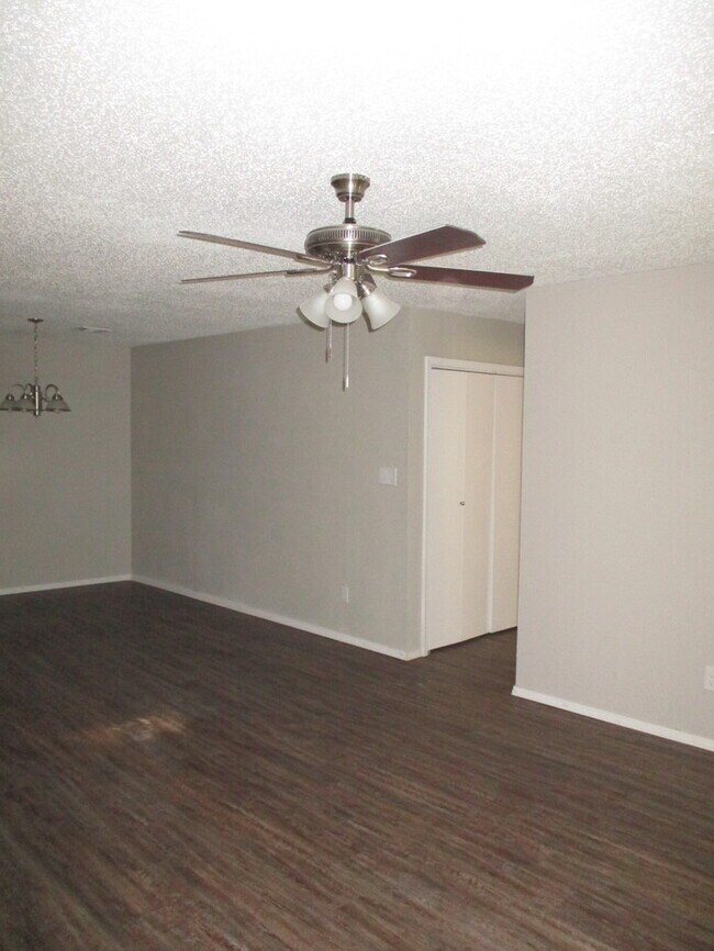 Foto del edificio - 1515 Pecan Ave