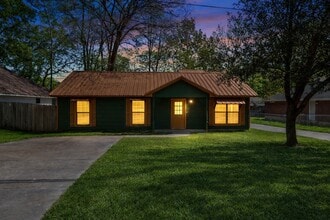 Building Photo - 417 Shawnee