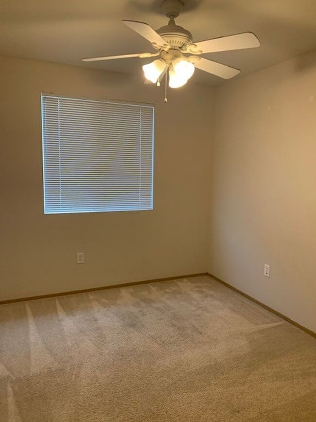 Building Photo - AVAILABLE NOW! Beautiful 3 bed/ 2 bath Single Family Home