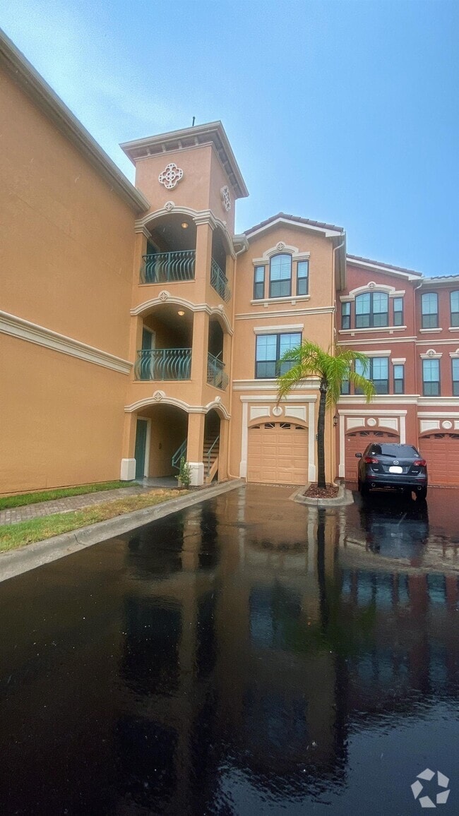 Grand Bellagio at Baywatch Apartments for Rent with Parking