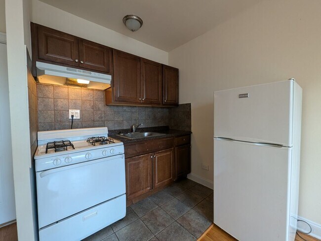 Foto del edificio - 2715 N Milwaukee Ave