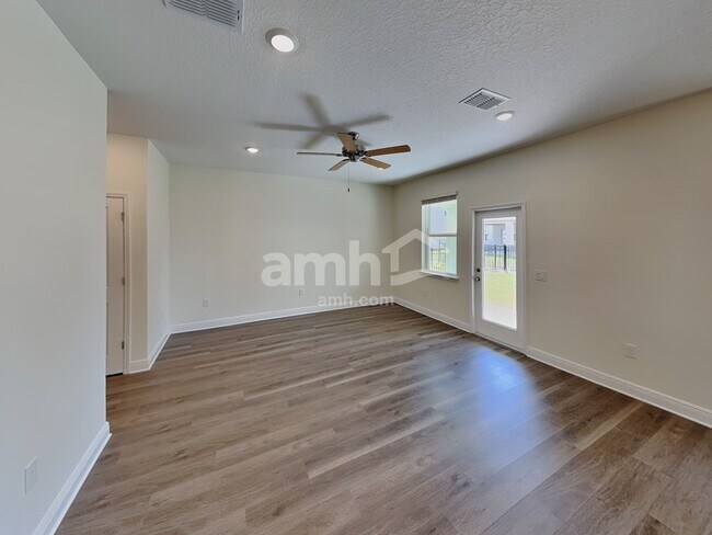 Foto del edificio - 5993 Sycamore Pl St