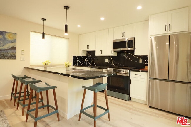 Foto del edificio - 918 N San Vicente Blvd