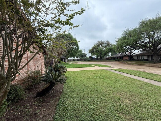 Foto del edificio - 7610 Burning Hills Dr