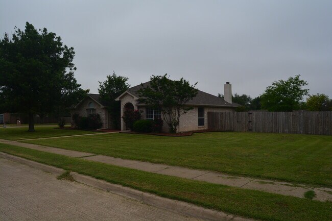 Building Photo - 6410 Sun Crest Ct