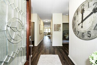 Building Photo - 106 Elm