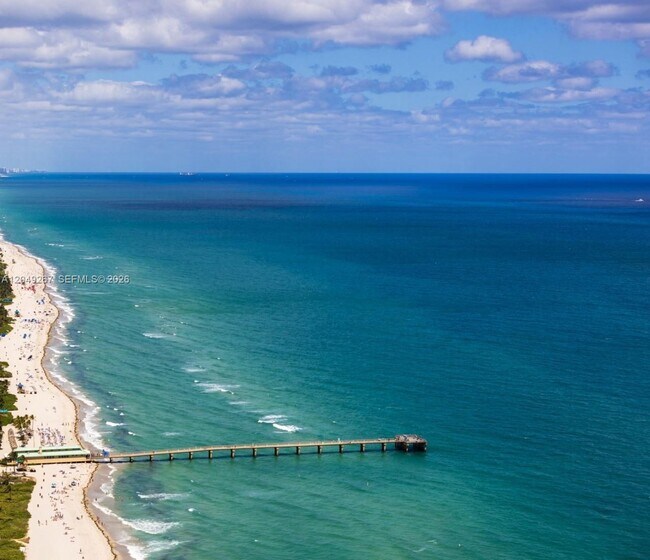 Foto del edificio - 15701 Collins Ave