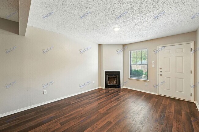 Foto del edificio - 210 Rolston Rd