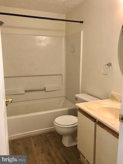 Building Photo - 3500 Kingsley Ct