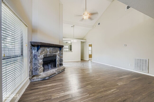 Foto del edificio - 1322 Jasmine Dr