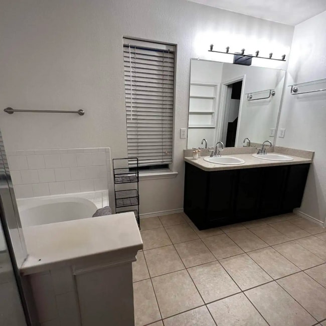 Photo - 4512 Claret Ct House