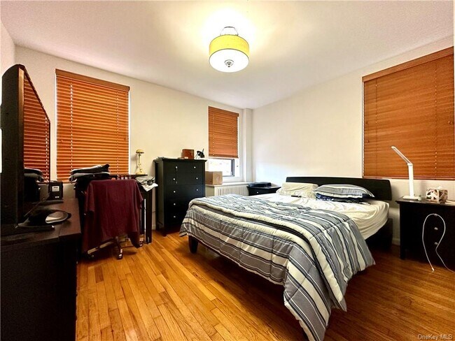 Foto del edificio - 37-55-55 77th St