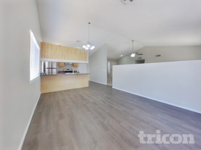 Foto del edificio - 1010 W Blackhawk Dr