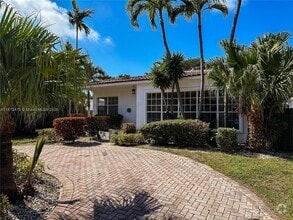 Building Photo - 8926 Dickens Ave
