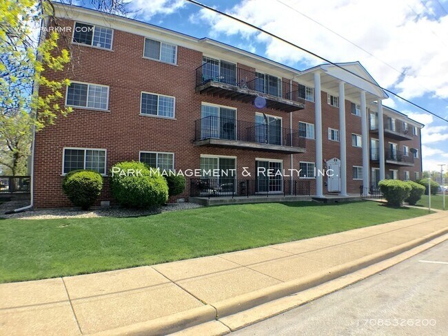 Building Photo - 9401 Melvina Ave