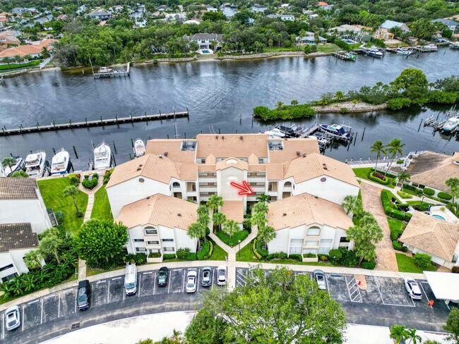 Foto del edificio - 827 Oak Harbour Dr