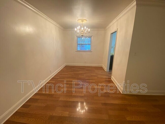 Building Photo - 3070 Bonhurst Dr
