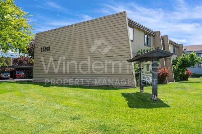 Building Photo - 13208 E Skyview Ave