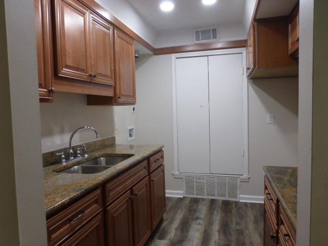 Building Photo - 1207 Chamberlain Dr