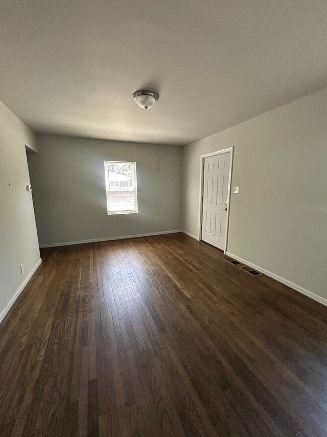 Building Photo - 4 Bedroom Home Section 8 Welcomed