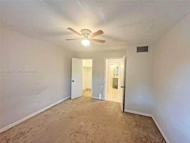 Foto del edificio - 8701 SW 141st St