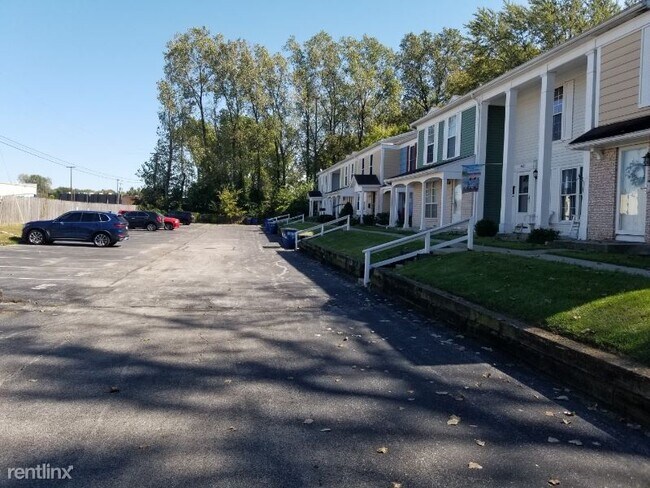 Building Photo - 3 br, 2.5 bath Condo - 4420 Rose Garden