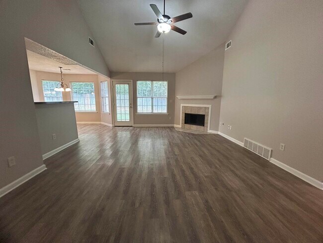 Foto del edificio - 3912 Sundale Way W