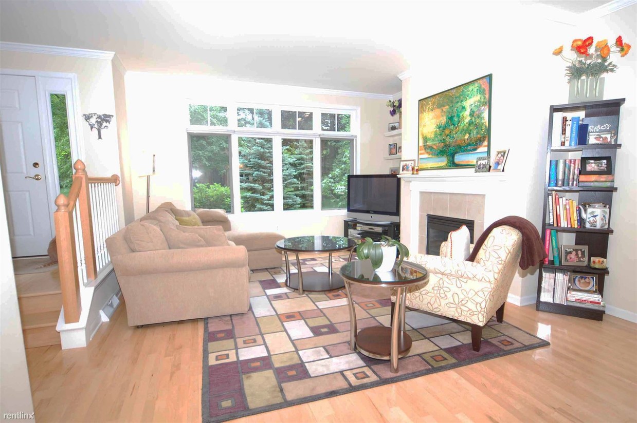 Primary Photo - 2216 E Edgewood Ave