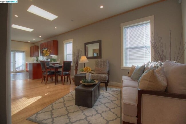 Photo - West-4716-4718 Apartment