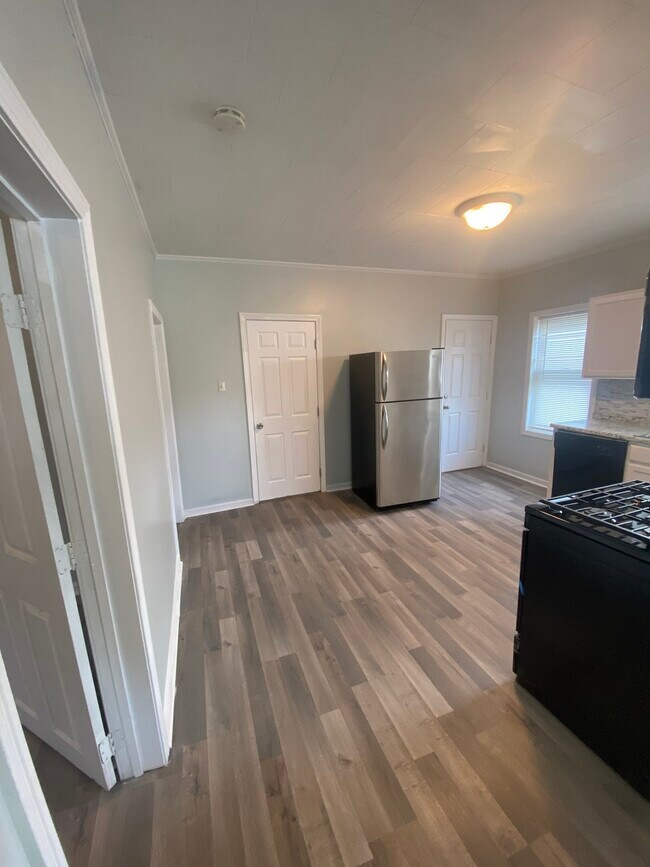 Building Photo - 182 Quequechan Street, Unit 3