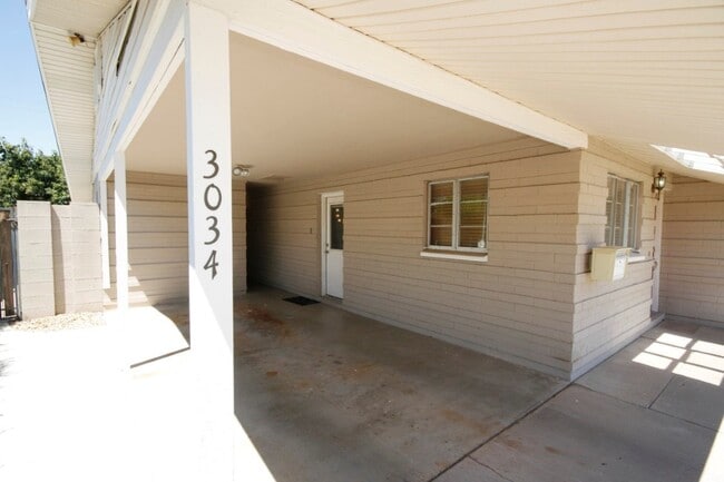 Foto del edificio - 3034 E Cheery Lynn Rd