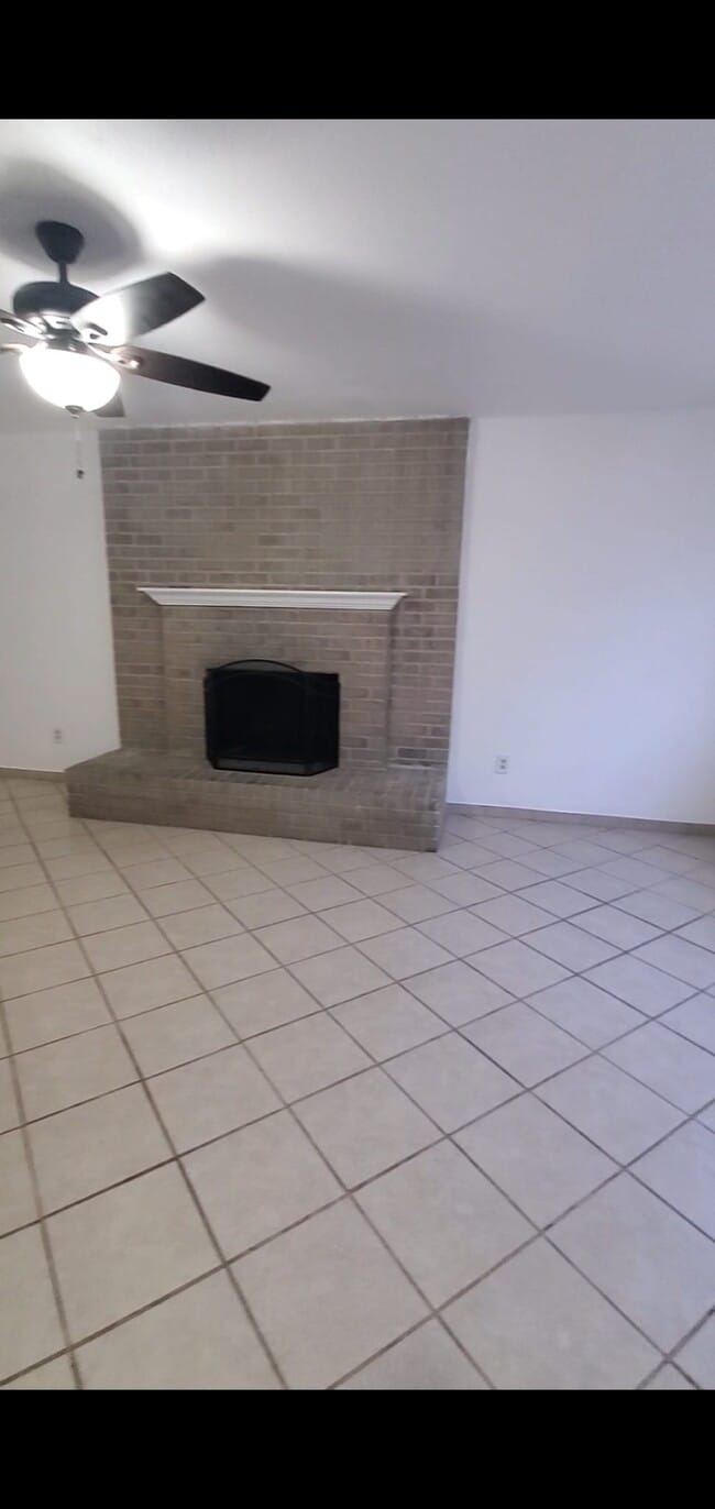 Foto del edificio - 5406 Windy Meadow Dr