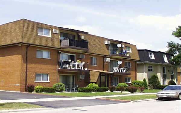 Primary Photo - 10530 S Parkside Ave