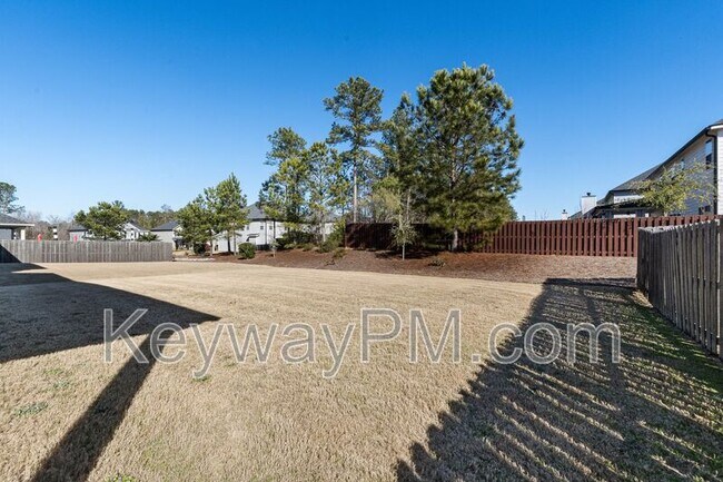 Foto del edificio - 728 Tree Top Trl