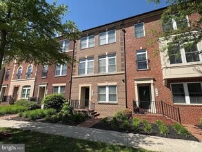 Building Photo - 233 Parkview Ave