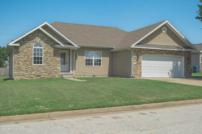 Building Photo - 715 Derek Ct