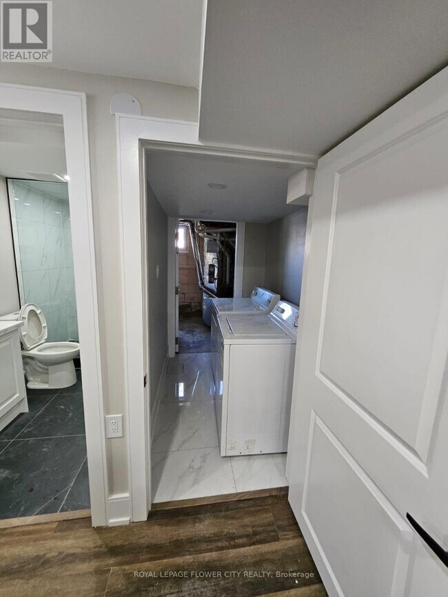 Photo du bâtiment - 221 Acton Ave