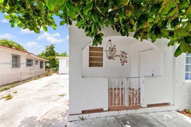 Building Photo - 2262 NW 5th St