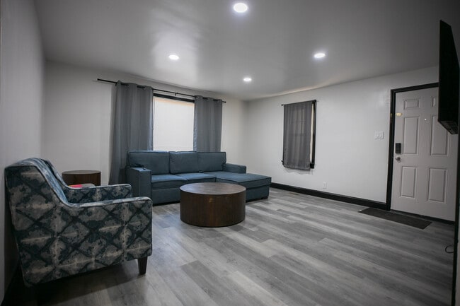 Building Photo - 111 E Garwood Ave