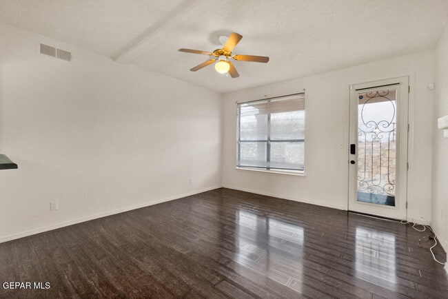 Foto del edificio - 9953 Marine Cir