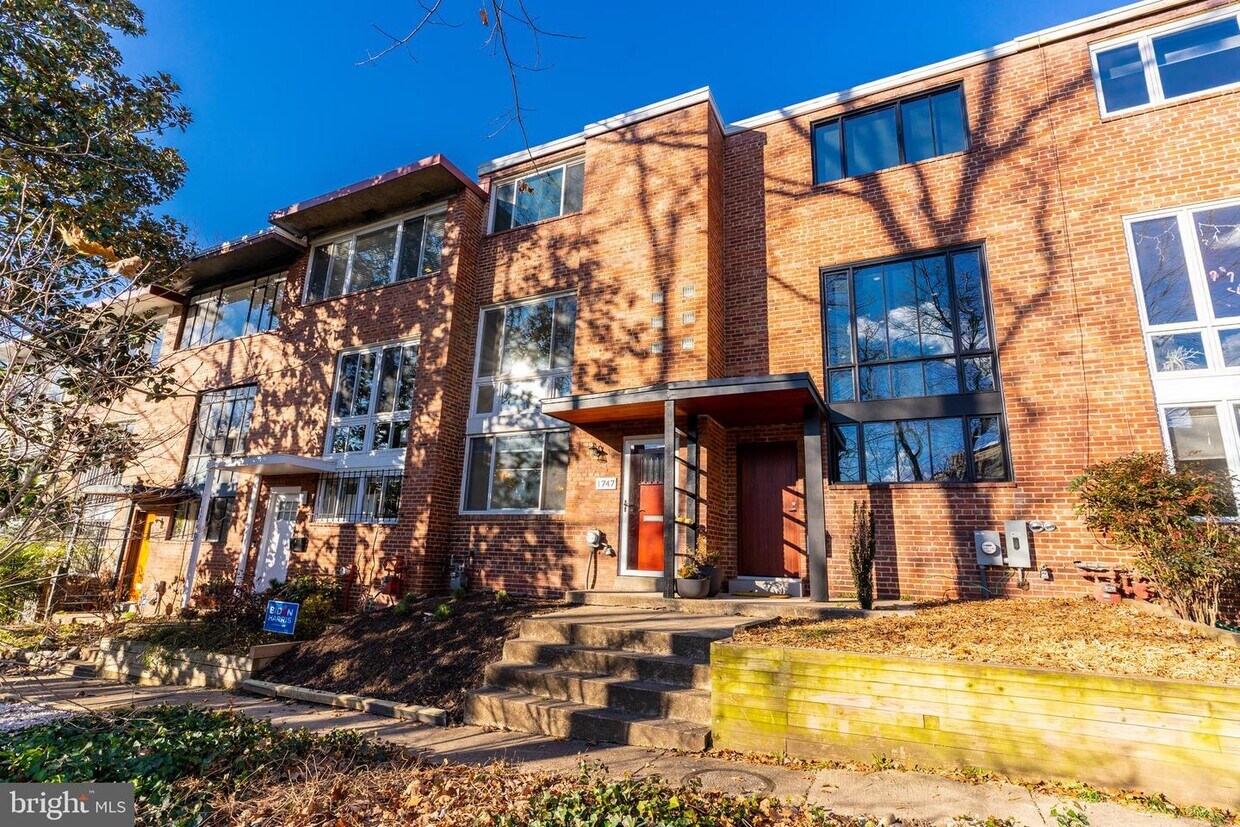 Foto principal - 1747 Harvard St NW