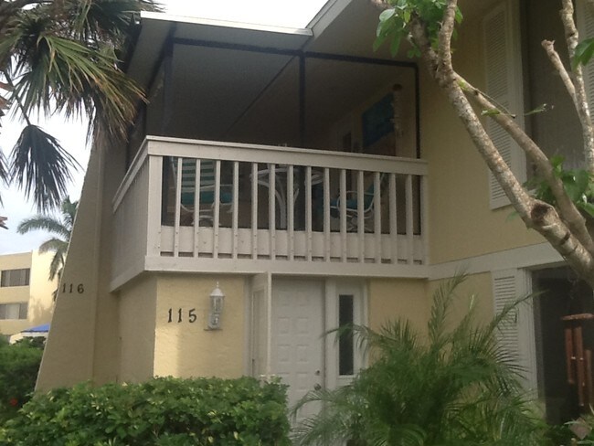 2nd bedroom lanai - 925 Palm View Dr