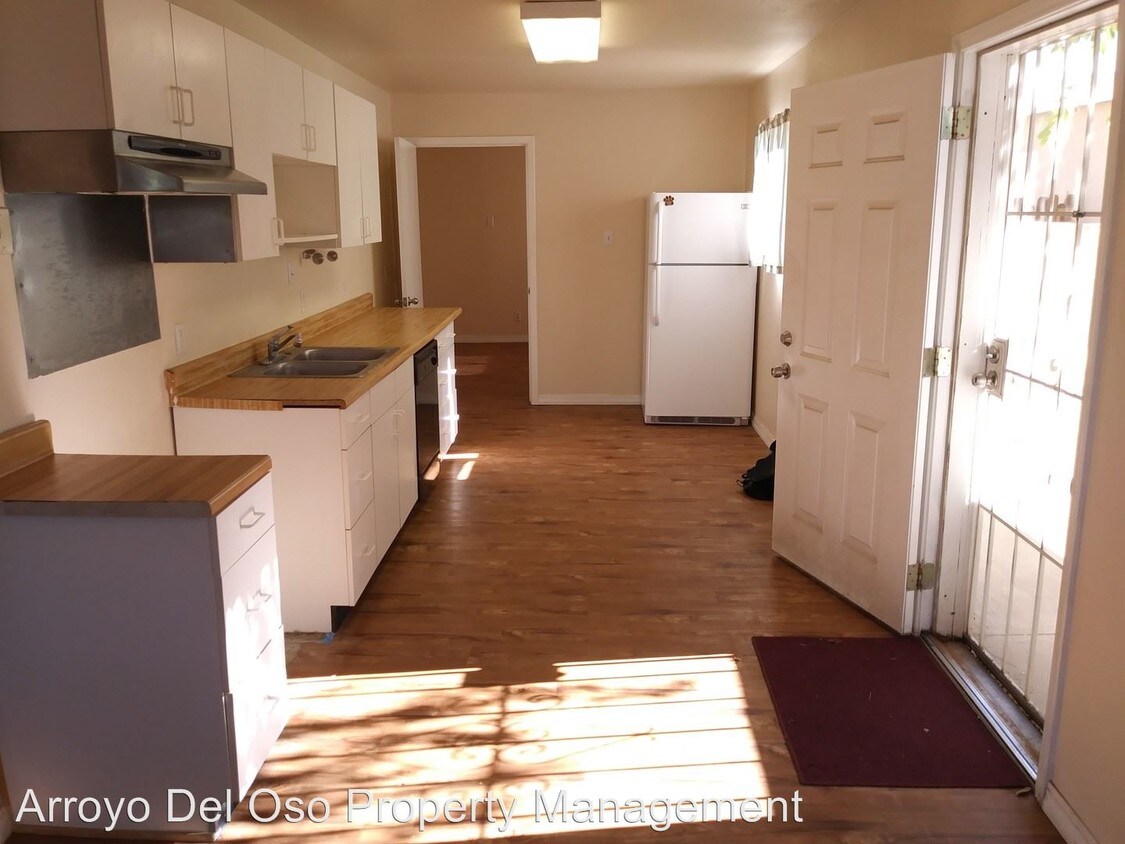 Foto principal - 4032 Comanche Rd NE